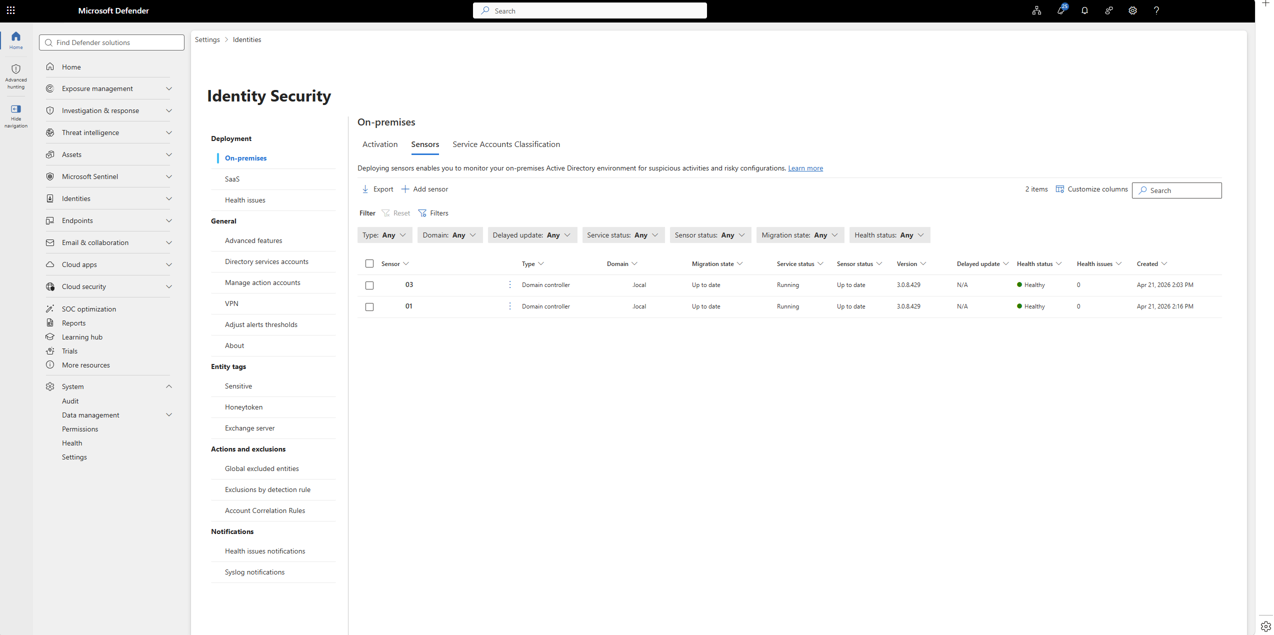 Microsoft Defender XDR On-premises Sensors tab με τη λίστα sensors και τη στήλη Health issues