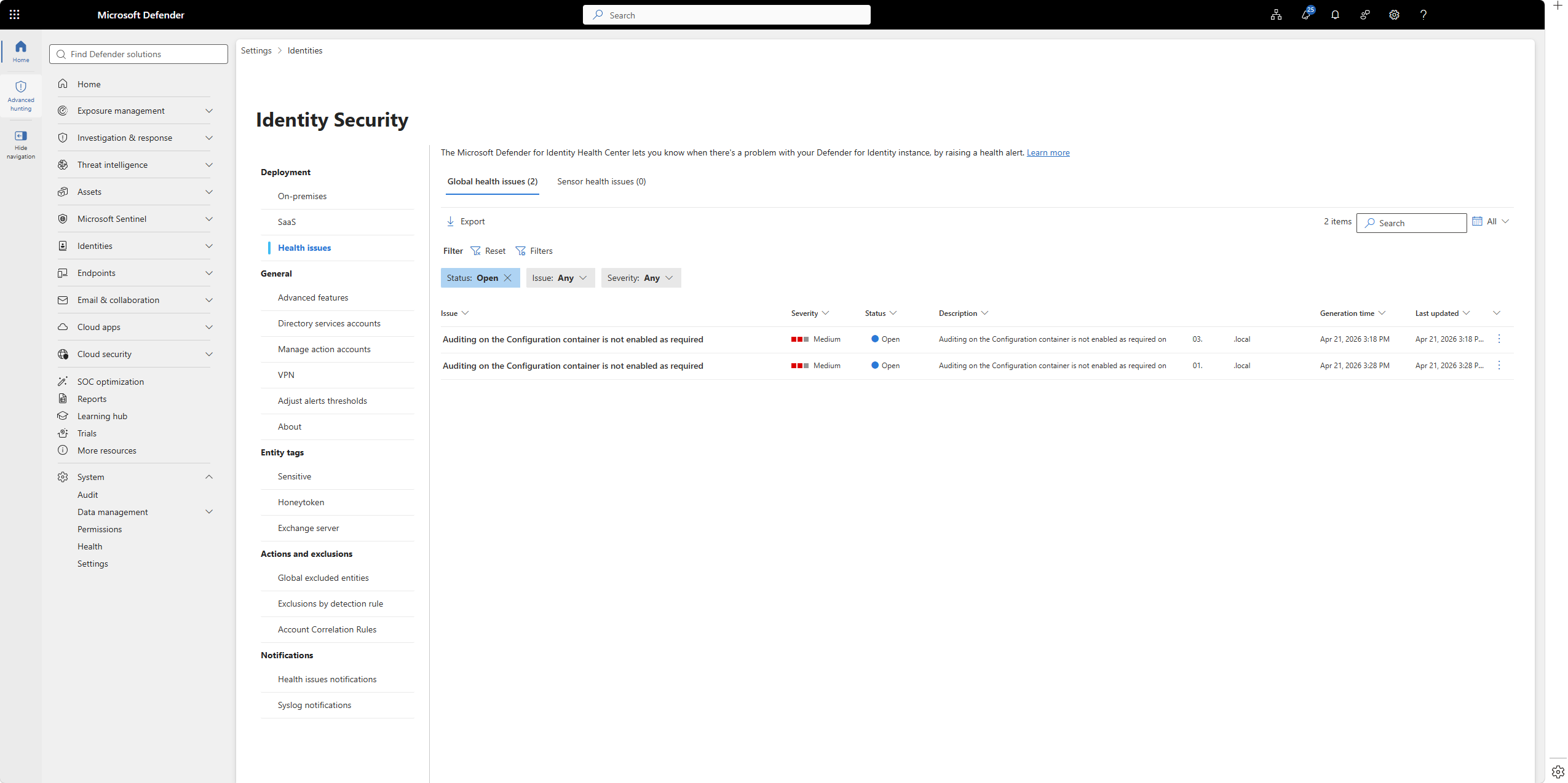 Defender XDR Global health issues tab με δύο ανοιχτά issues Auditing on the Configuration container is not enabled as required